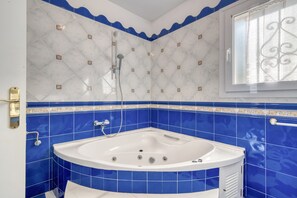 Shower, towels