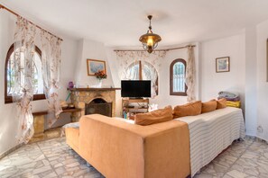 Télévision, cheminée