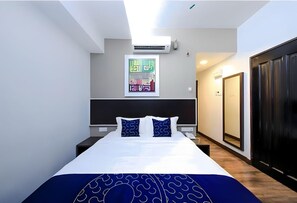 In-room safe, desk, soundproofing, free WiFi