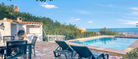 屋外ダイニングエリア