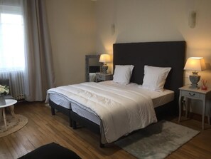 6 habitaciones, tabla de planchar con plancha y wifi gratis 