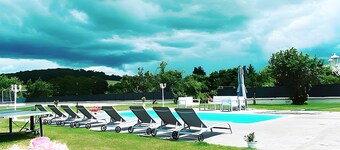 Villa familiale "Bienvenue à la Saone" avec piscine chauffée, jardin et activités pour tous
