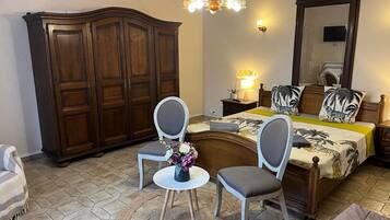 8 slaapkamers, een strijkplank/strijkijzer, gratis wifi