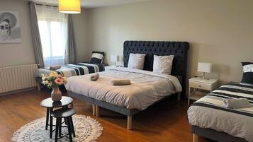 8 Schlafzimmer, Bügeleisen/Bügelbrett, kostenloses WLAN