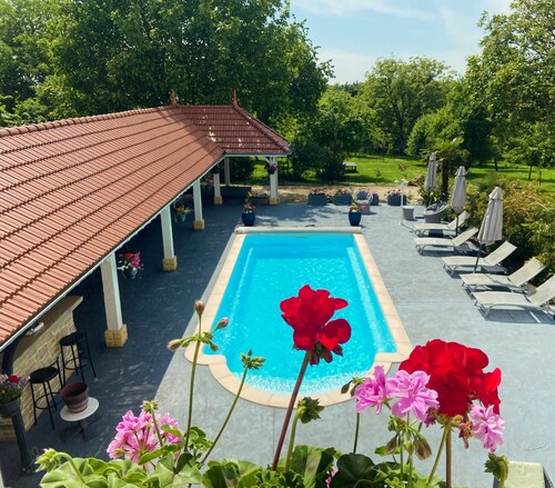 Cottage 'La Campagne' with Private Pool, Private Terrace and Wi-Fi