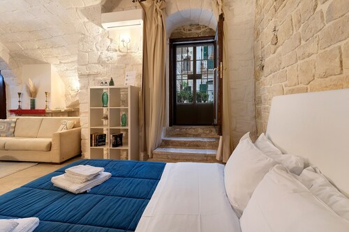 Holiday Home 'Charme Room Dimora D'incanto' with Wi-Fi and Air Conditioning