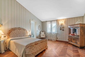 7 makuuhuonetta, työpöytä, silitysrauta/-lauta, Wi-Fi