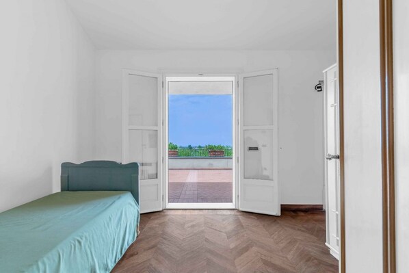 7 makuuhuonetta, työpöytä, silitysrauta/-lauta, Wi-Fi