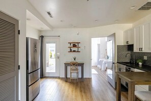 Fridge, microwave, dishwasher, coffee/tea maker - Pool, Pickleball, Spa - Serene Studio (St. George)