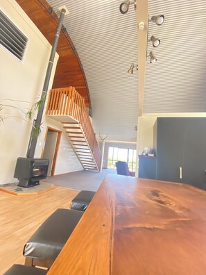 Interior - Hillside Barn - Just Minutes from The Beach (Cable Bay)