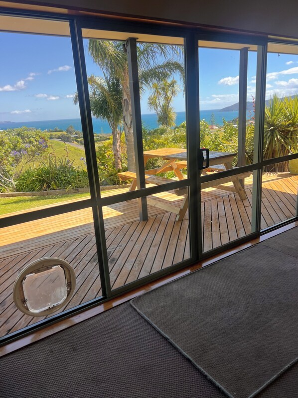 Interior - Hillside Barn - Just Minutes from The Beach (Cable Bay)