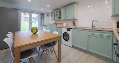 Superb 2-bedroom apartment with WiFi in Greenhithe near Bluewater