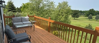 Golf course home minutes  from downtown Bellaire and Shorts; Sleeps 10