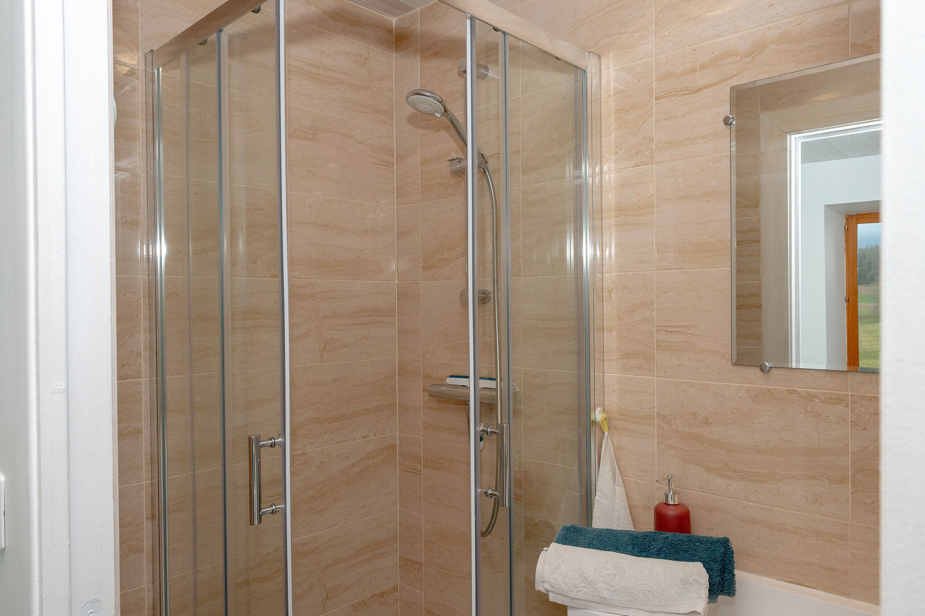 Shower, hair dryer, towels