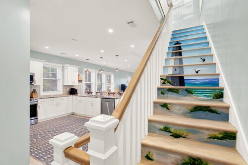 Coastal Livin', Walk to Beach, Heated Pool Access