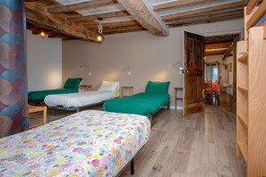 3 bedrooms, bed sheets