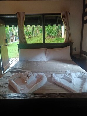 Bureau, Wi-Fi gratuit, draps fournis