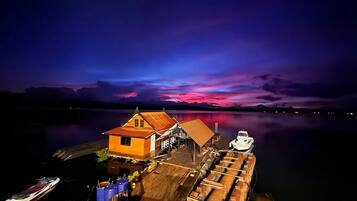 Executive River View | 1 dormitorio, escritorio, wifi gratis y ropa de cama