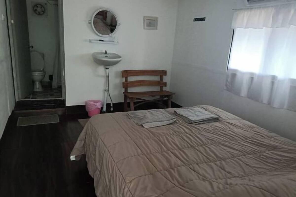 1 bedroom, desk, free WiFi, bed sheets