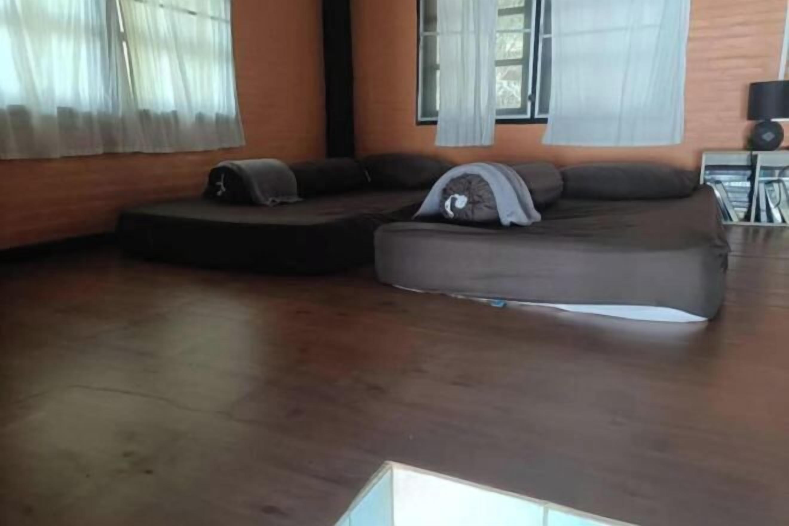 Bureau, Wi-Fi gratuit, draps fournis