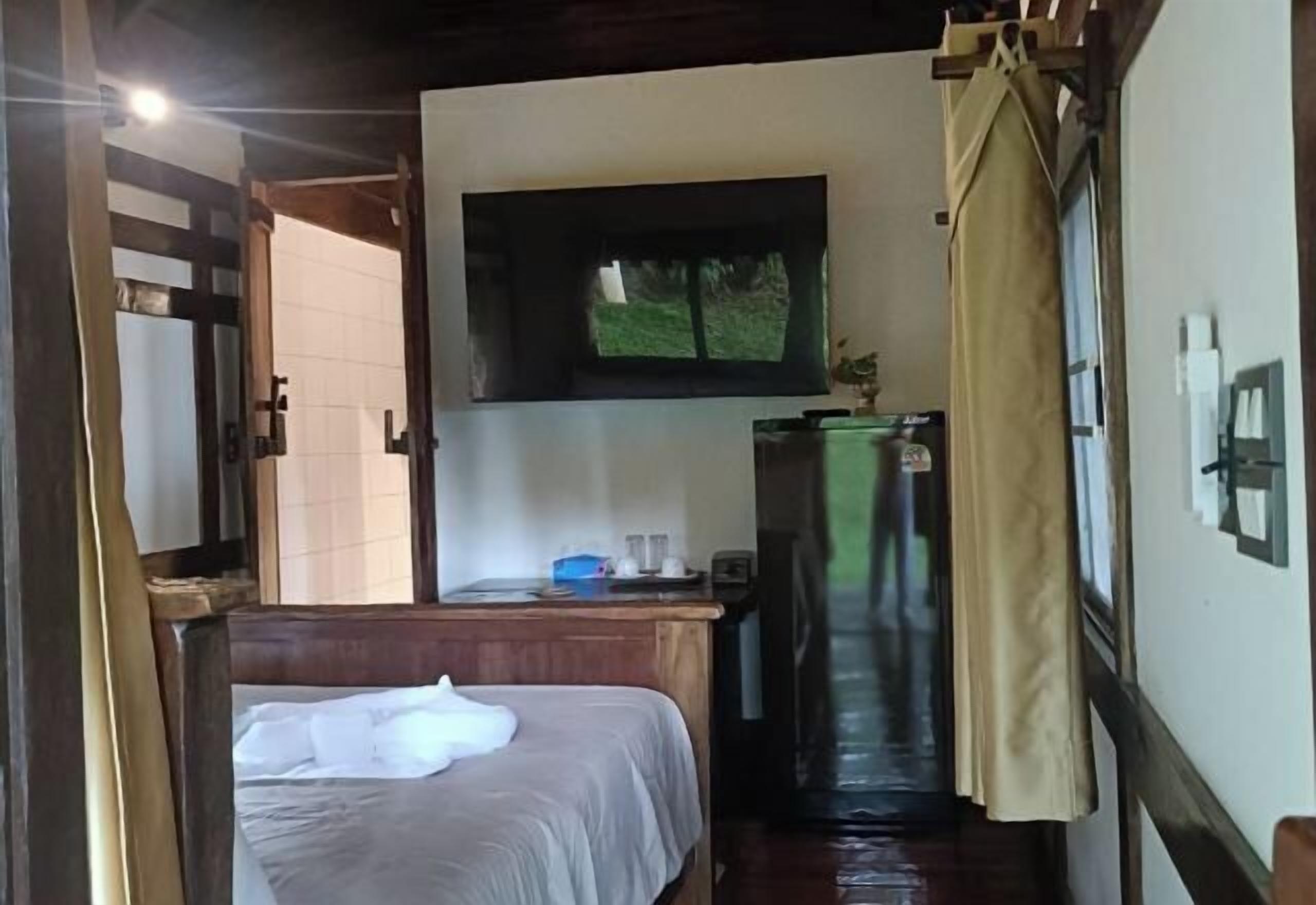 Bureau, Wi-Fi gratuit, draps fournis