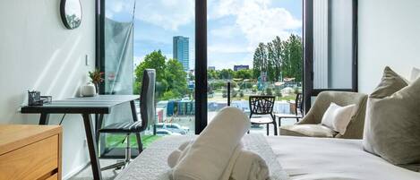 2 bedrooms, desk, iron/ironing board, free WiFi