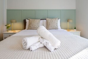 2 bedrooms, iron/ironing board, free WiFi, bed sheets