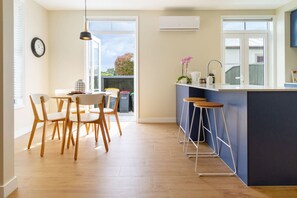 Dining - Leitch Cottage with carpark (Christchurch)