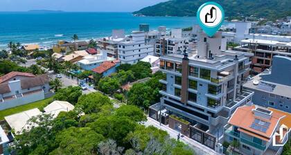 Apartamento com 02 Dormitórios em Canto Grande