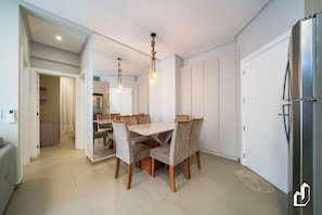 Dining - Apartamento com 02 Dormitórios em Canto Grande (Bombinhas)