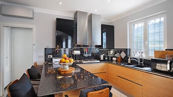 KylskÄp, mikrovÄgsugn, ugn och spishÀll