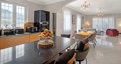 Villa Vallegrande with Sea View, Wi-Fi, and Air Conditioning