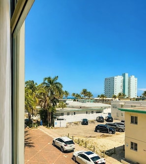 Interior - Beachfront Bliss: Studio with Super Rooftop Pool (Miami)
