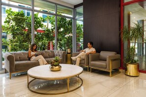 Lobby - Beachfront Bliss: Studio with Super Rooftop Pool (Miami)