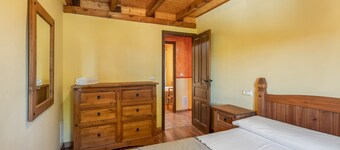 Country House 'El Alarife' with Mountain Views, Wi-Fi and Air Conditioning
