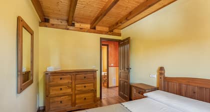 Country House 'El Alarife' with Mountain Views, Wi-Fi and Air Conditioning