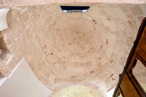 Interior - Trullo 'Chiru' with Private Terrace, Wi-Fi and Air Conditioning (Martina Franca)