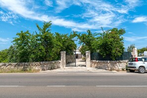 Property grounds - Trullo 'Chiru' with Private Terrace, Wi-Fi and Air Conditioning (Martina Franca)