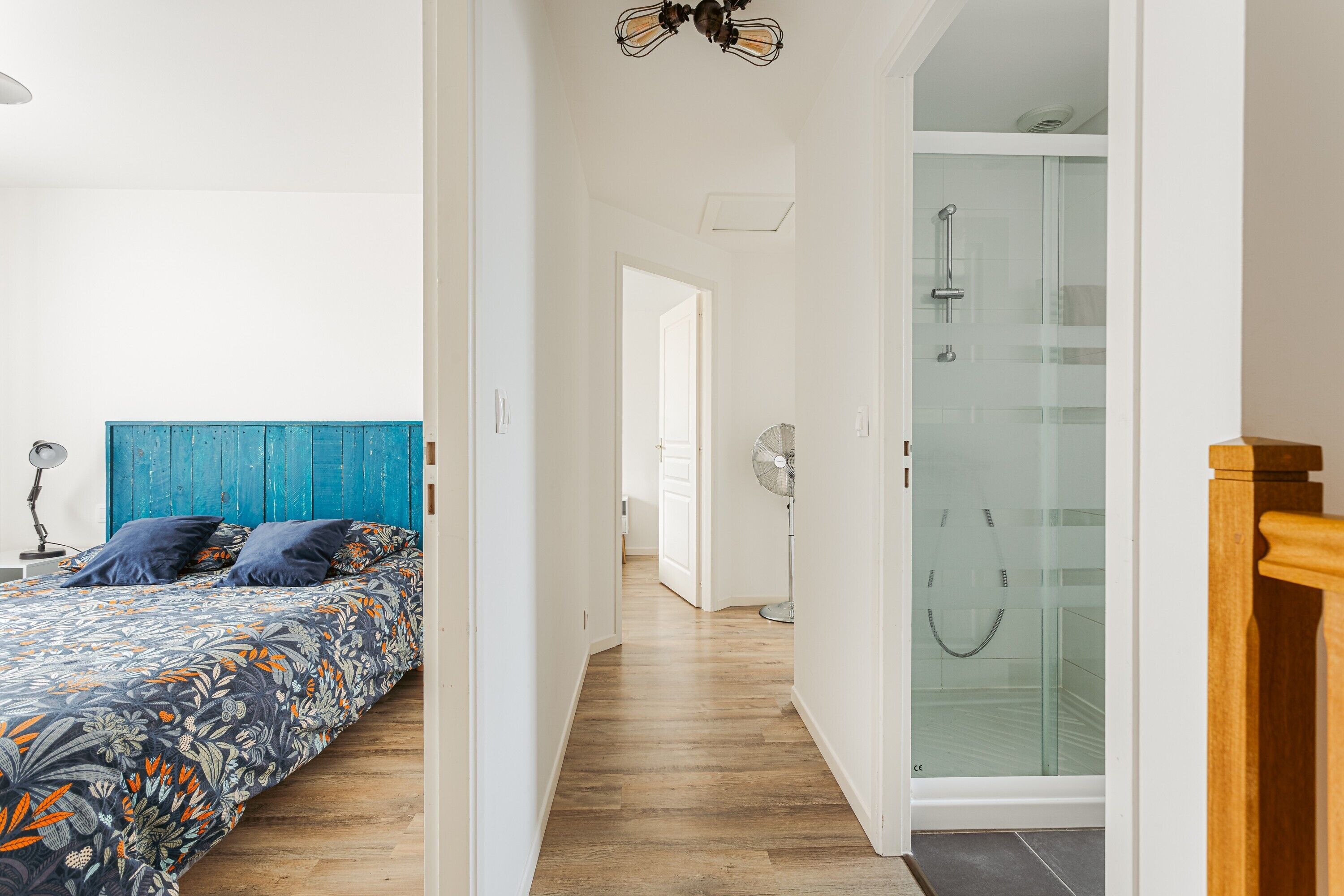 3 slaapkamers, een strijkplank/strijkijzer, gratis wifi, beddengoed