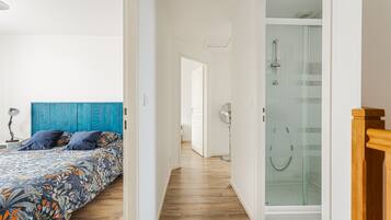 3 slaapkamers, een strijkplank/strijkijzer, gratis wifi, beddengoed