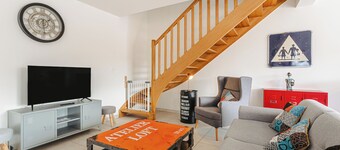 Cosy Holiday Home with Private Terrace, Ideal for Family or Friends – Sleeps 6