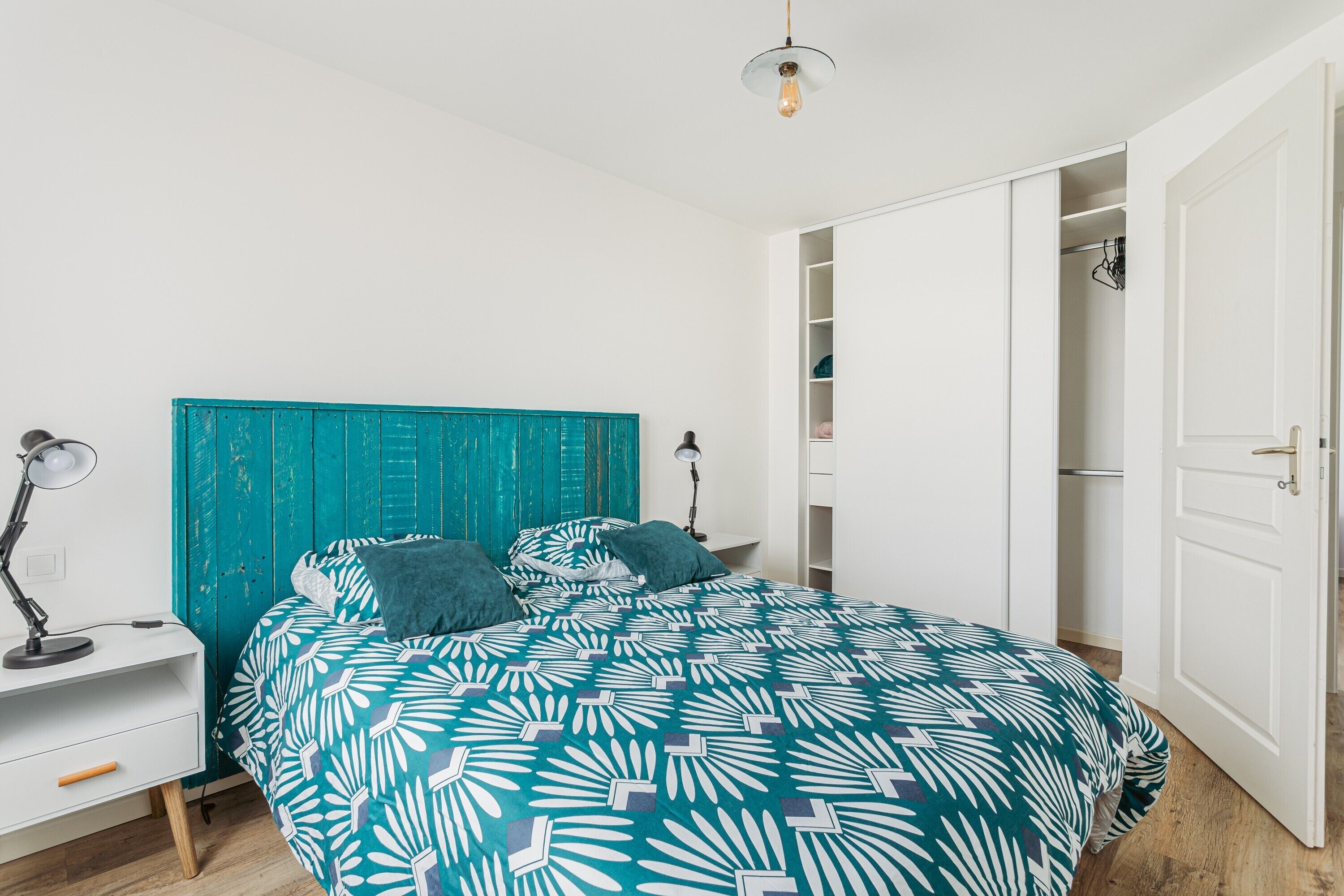 3 makuuhuonetta, silitysrauta/-lauta, ilmainen Wi-Fi, vuodevaatteet