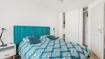 3 makuuhuonetta, silitysrauta/-lauta, ilmainen Wi-Fi, vuodevaatteet