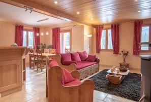Fernseher, Kamin, DVD-Player, Tischtennisplatte