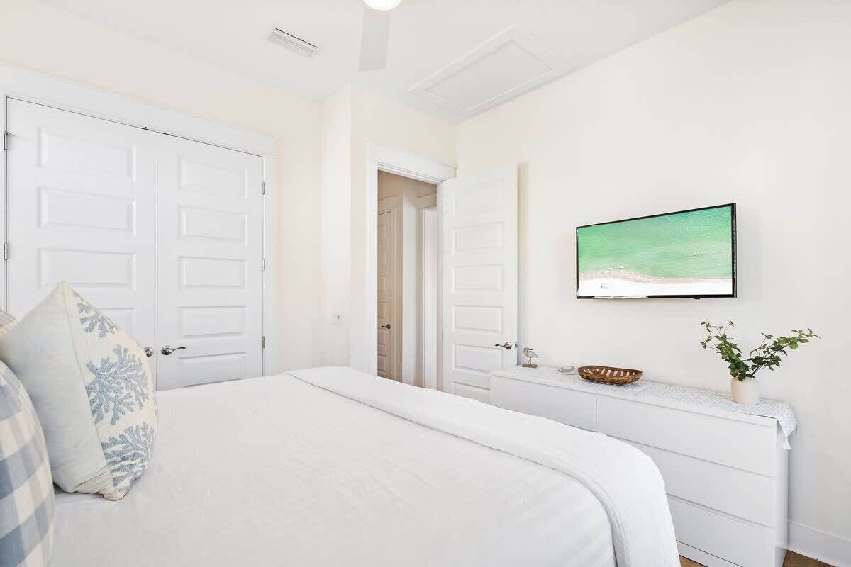 2 bedrooms, iron/ironing board, travel crib, free WiFi