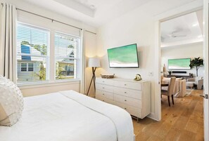 2 habitaciones, tabla de planchar con plancha y cuna de viaje 