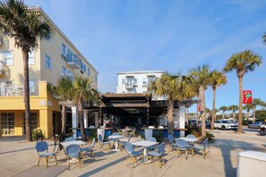 تناول الطعام بالخارج