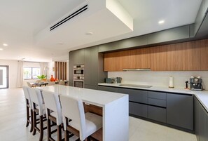 Micro-ondes, four, plaque de cuisson, lave-vaisselle