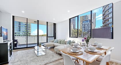 Stylish Apartment Steps from Sydney Olympic Park