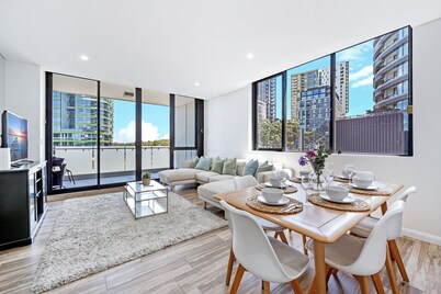 Stylish Apartment Steps from Sydney Olympic Park